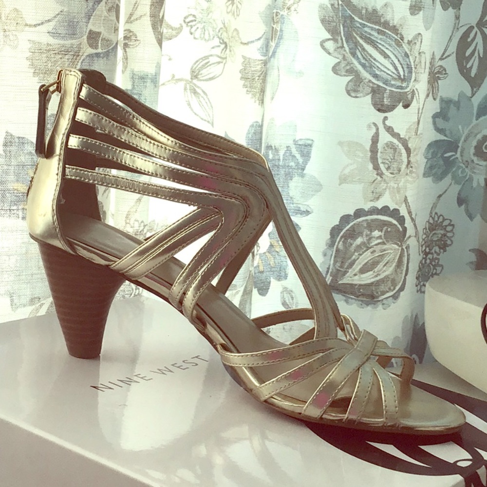 Nine West size 8 sandals